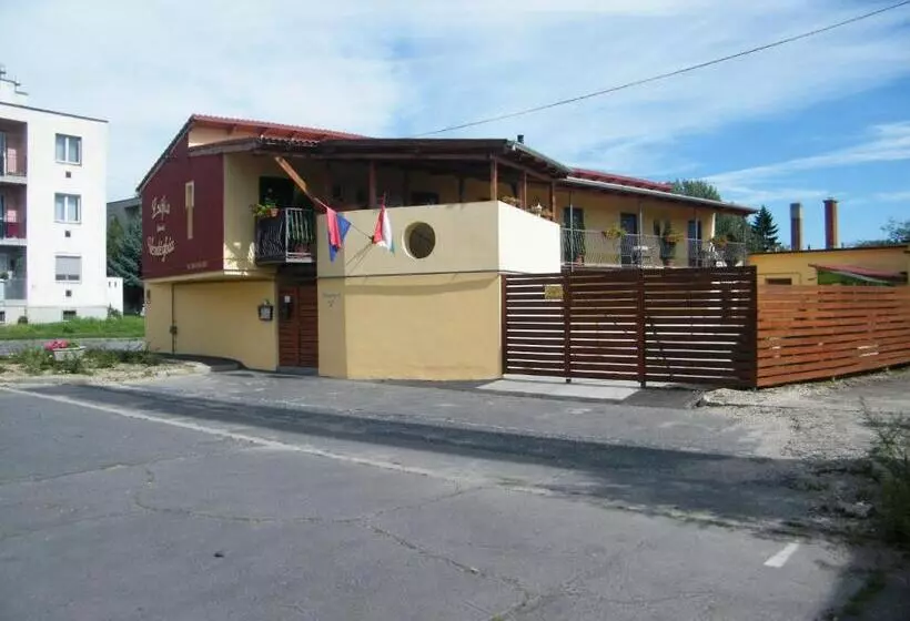 Hotel Zsófia Panzió Pápa