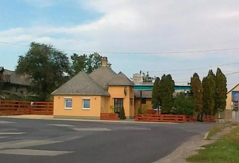 Hotel Zsófia Panzió Pápa