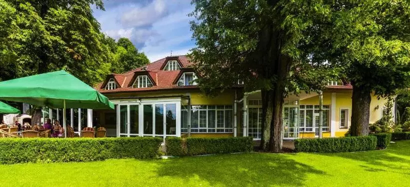 هتل Park Na Baracke