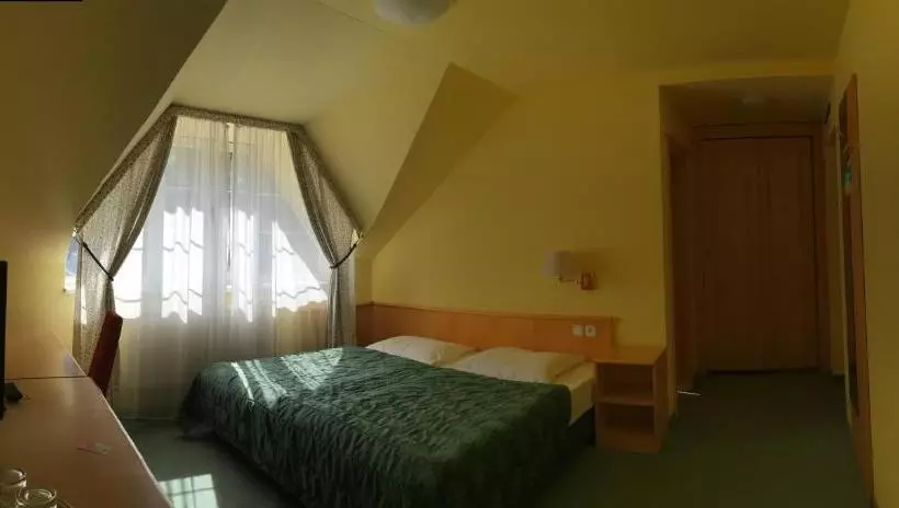 هتل Park Na Baracke