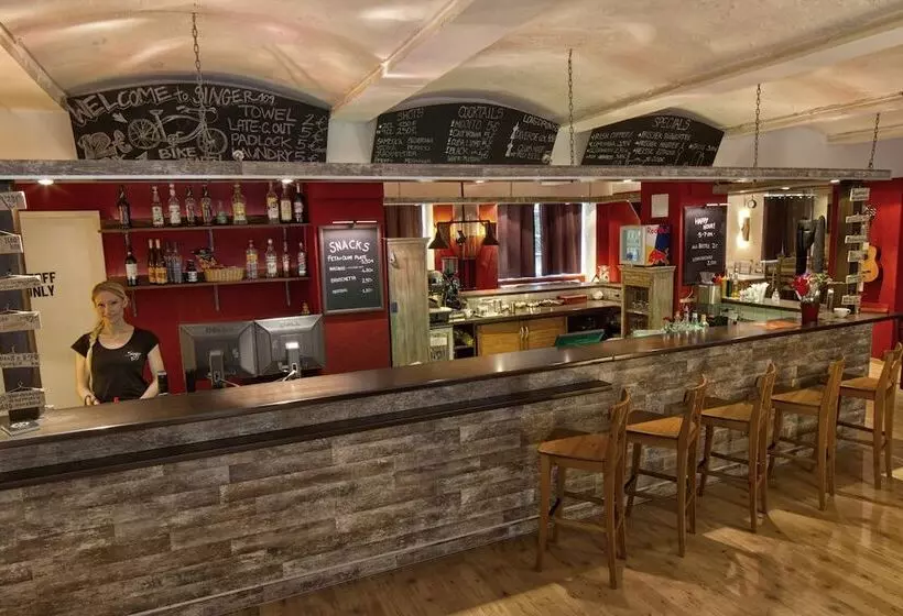 Singer109 Hostel, Hotel & Apartment