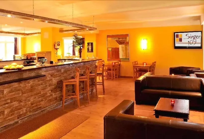 Singer109 Hostel, Hotel & Apartment