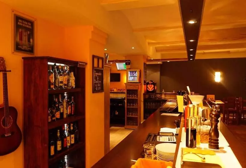 Singer109 Hostel, Hotel & Apartment