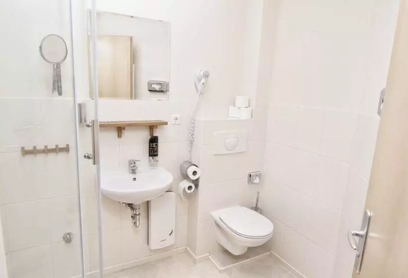 Singer109 Hostel, Hotel & Apartment