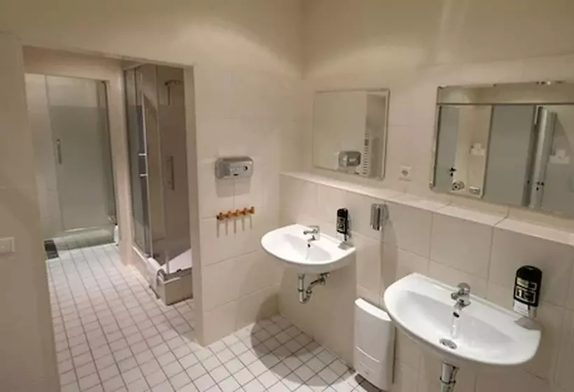 Singer109 Hostel, Hotel & Apartment