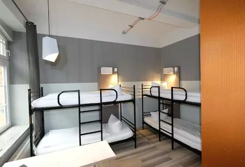 Singer109 Hostel, Hotel & Apartment