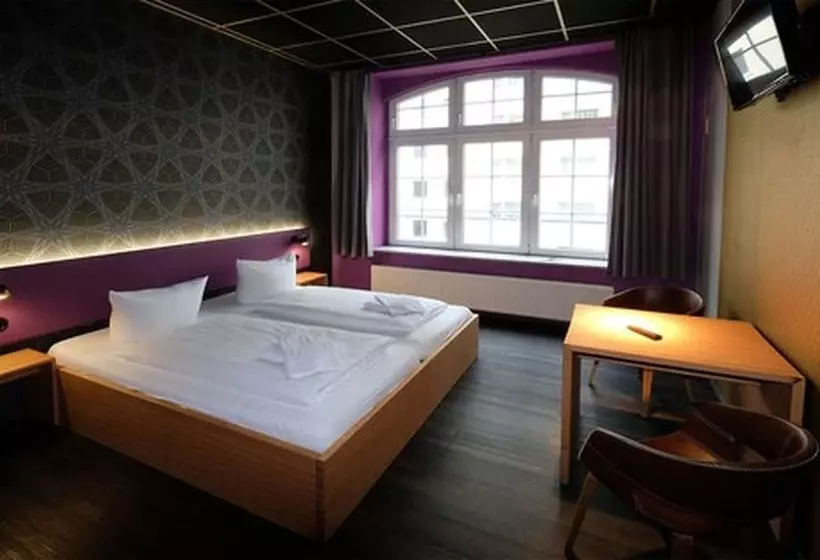 Singer109 Hostel, Hotel & Apartment