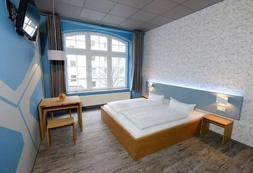 Singer109 Hostel, Hotel & Apartment