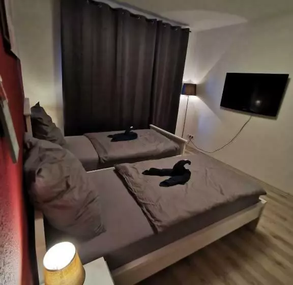 Liebevoll Eingerichtete Ferienwohnung   Zentrale Lage   Netflix & Paytv
