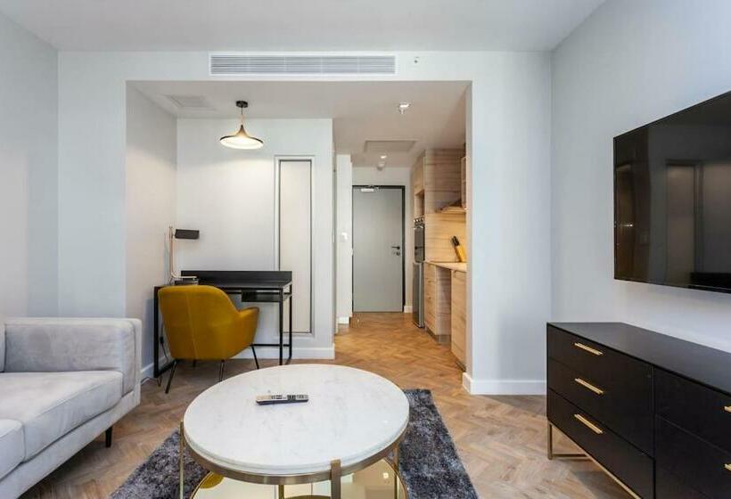 Stunning Studio In The Heart Of The Mother City