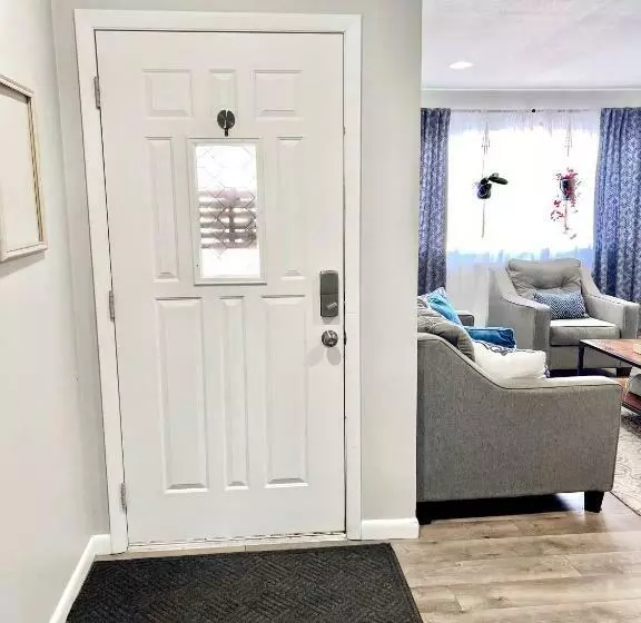 A Cheerful 4 Bedroom Ranch Style Home