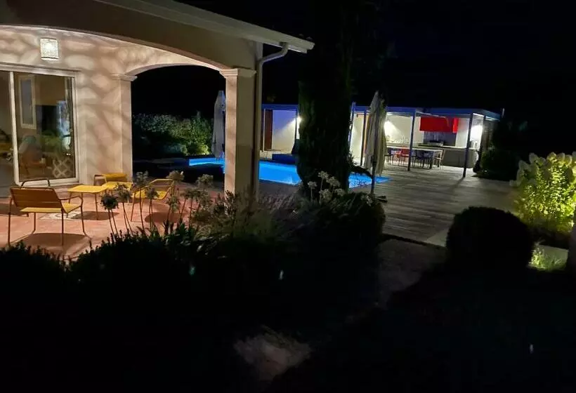 Magnifique Villa Avec Piscine Chauffée, Clim, Cuisine D été