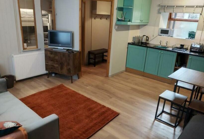 Self Contained Flat In Llanfyllin Powys