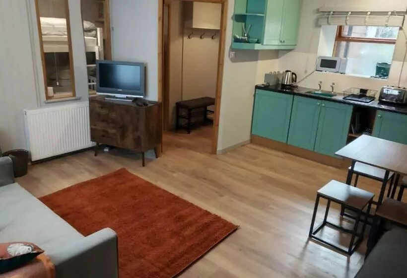 Self Contained Flat In Llanfyllin Powys