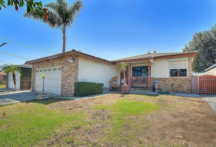 Warm & Welcoming Newly Renovated 3br Home/lg Yard