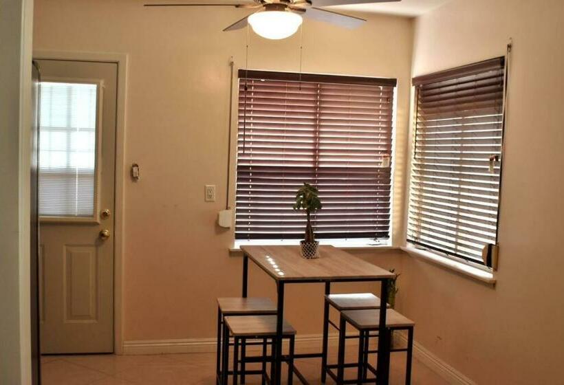 Warm & Welcoming Newly Renovated 3br Home/lg Yard