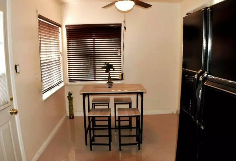 Warm & Welcoming Newly Renovated 3br Home/lg Yard