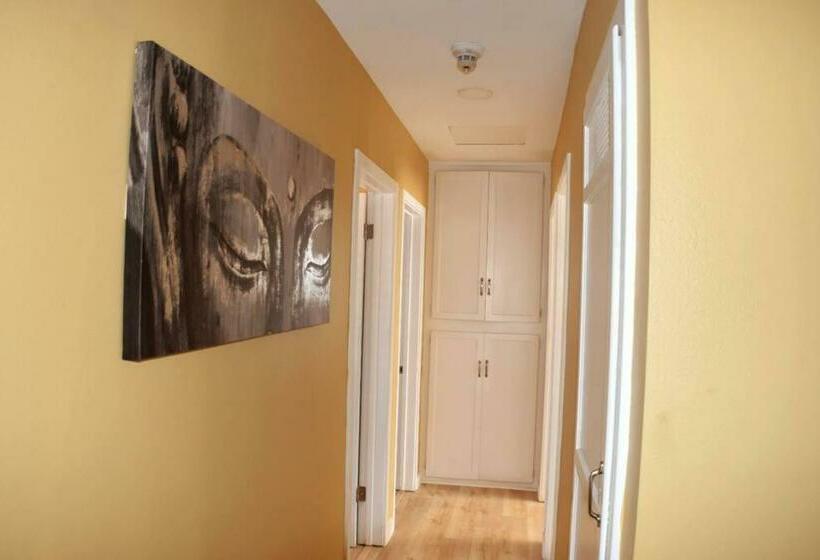 Warm & Welcoming Newly Renovated 3br Home/lg Yard