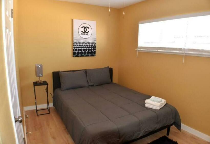 Warm & Welcoming Newly Renovated 3br Home/lg Yard