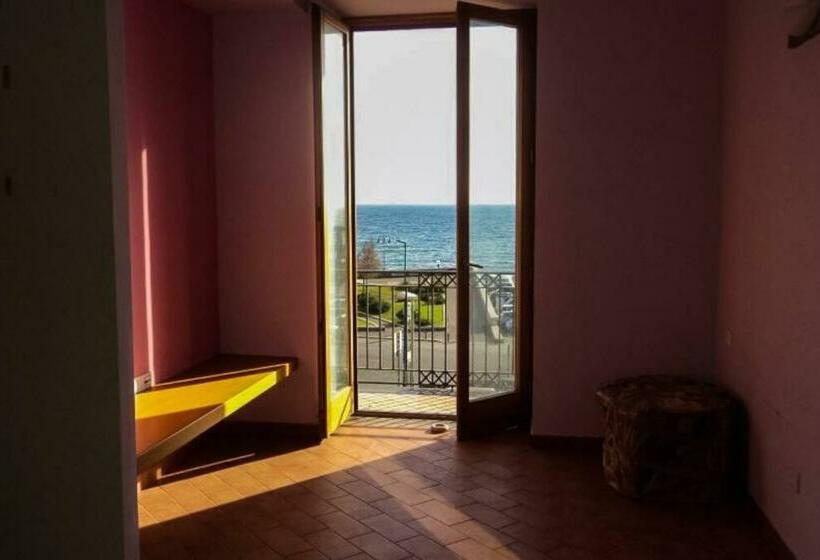 Beautiful And Cozy Seaview Residence