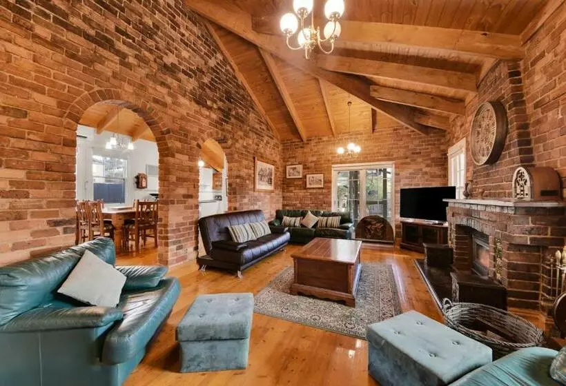Bonnie Vibe   Spa Bath, Sauna, Pool Table,wood Fireplace,boat Parking,bbq