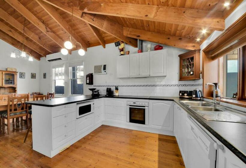 Bonnie Vibe Spa Bath, Sauna, Pool Table,wood Fireplace,boat Parking,bbq