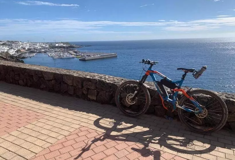 Private Apartment With Mountain And Sea Views, La Asomada, Lanzarote