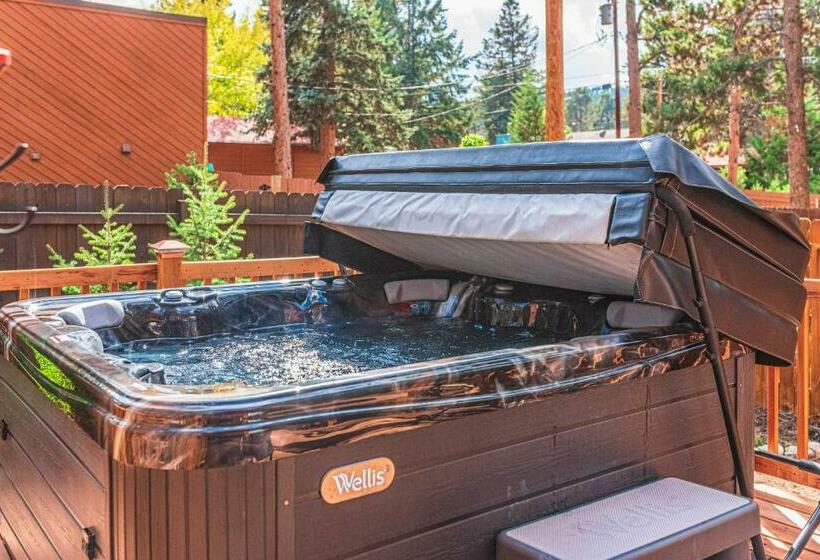 Blissful Mountain Escape