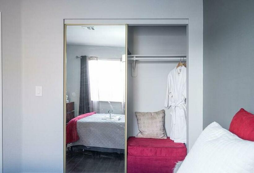 Modern Home! Pool & Jacuzzi