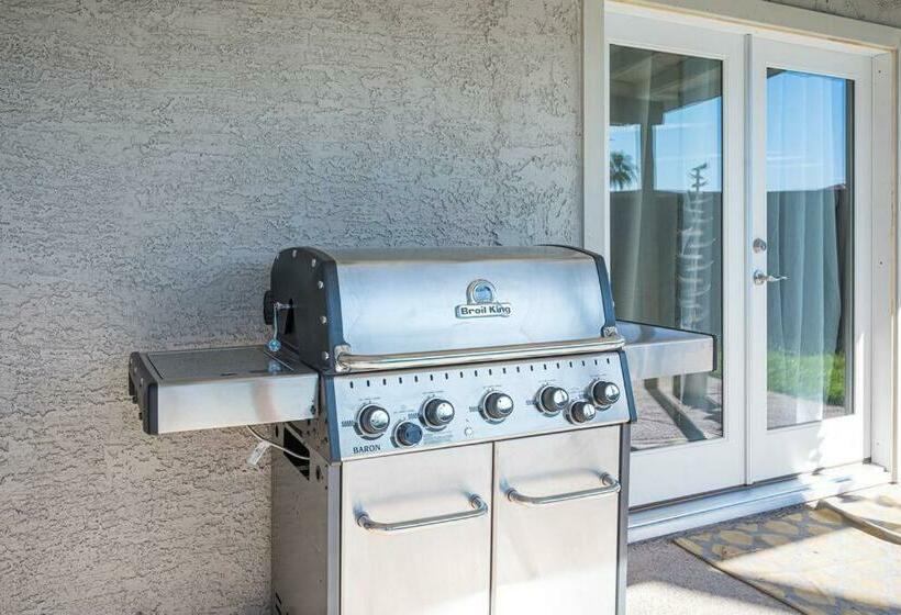 Modern Home! Pool & Jacuzzi
