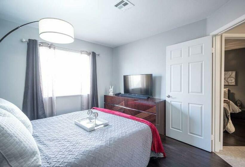 Modern Home! Pool & Jacuzzi