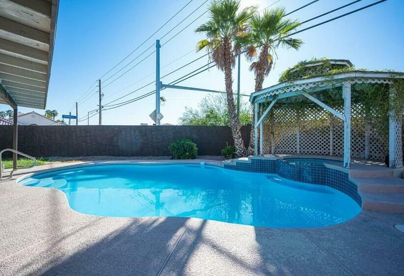 Modern Home! Pool & Jacuzzi