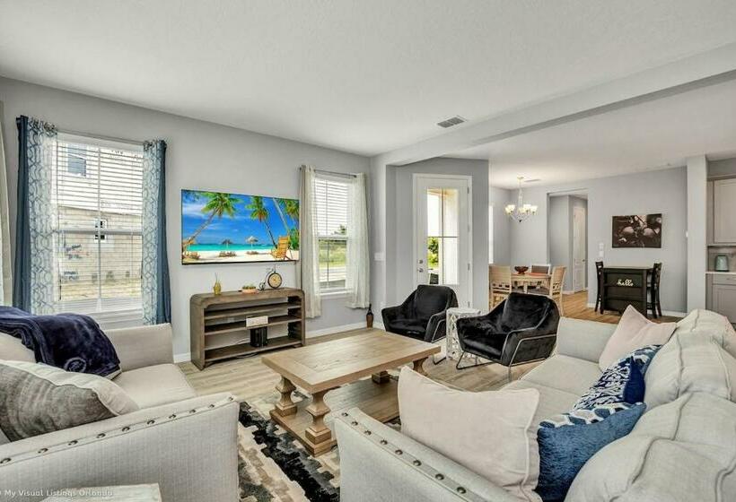 Sunny Amp Bright Modern Retreat