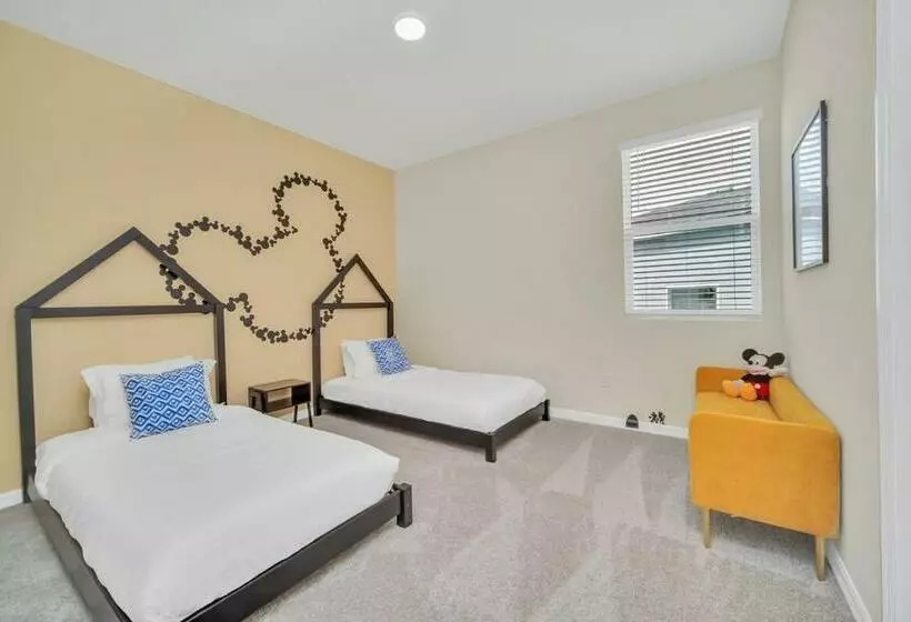 Tropical Lake View Retreat