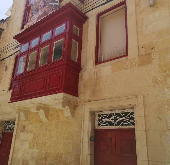 Two Gate Town House
