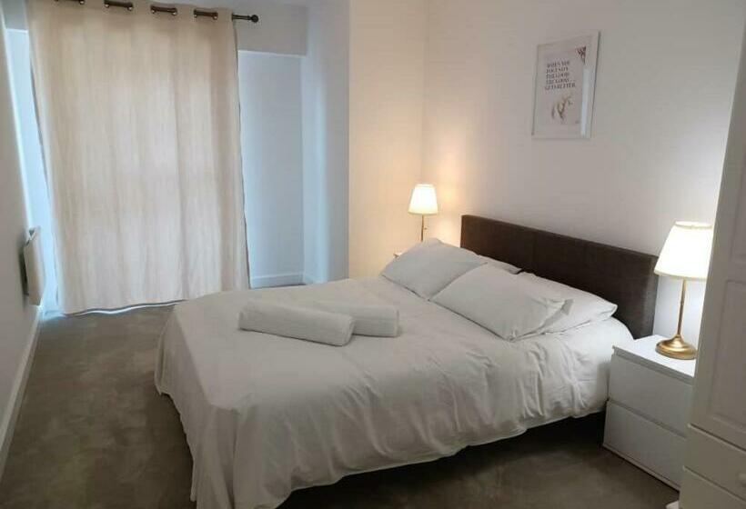 2 Bed Flat Colindale