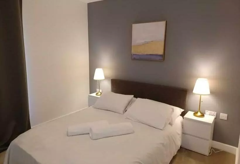 2 Bed Flat Colindale