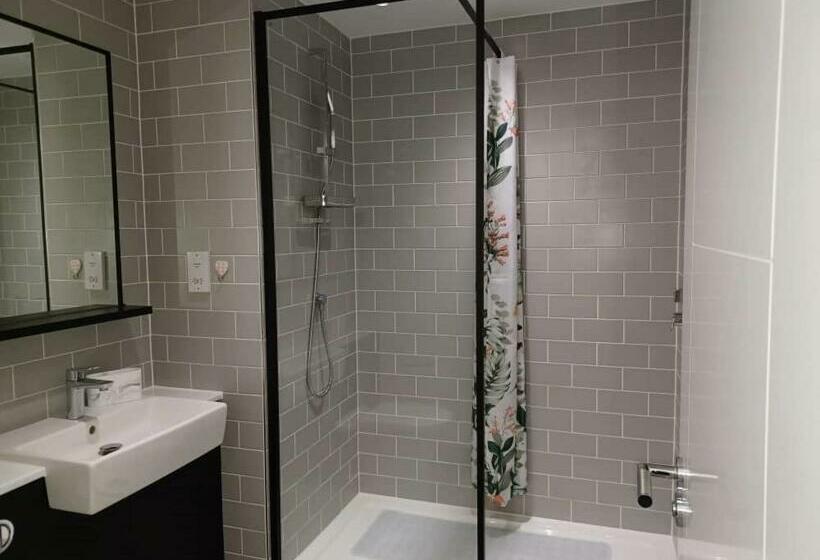 2 Bed Flat Colindale