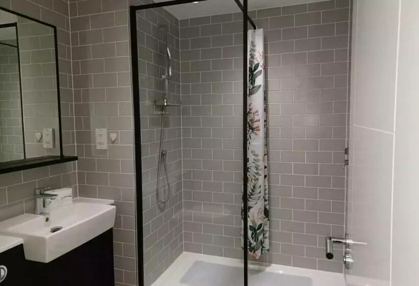 2 Bed Flat Colindale