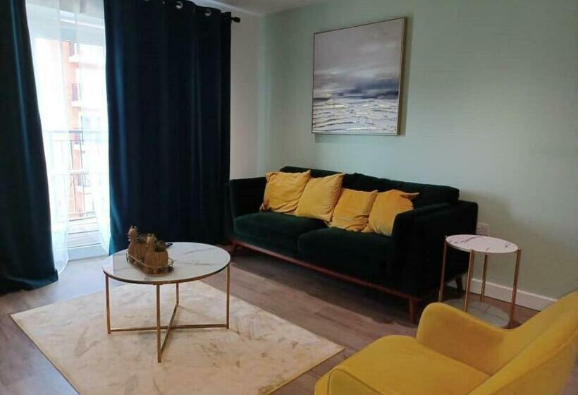 2 Bed Flat Colindale