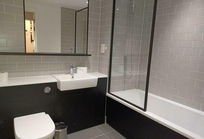 2 Bed Flat Colindale