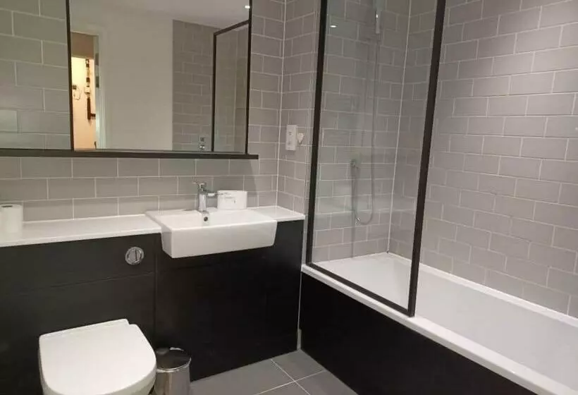 2 Bed Flat Colindale