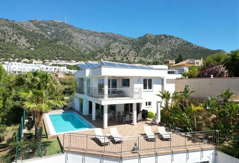 Luxury Villa Sun And Breeze   Salt Water Pool And Bbq