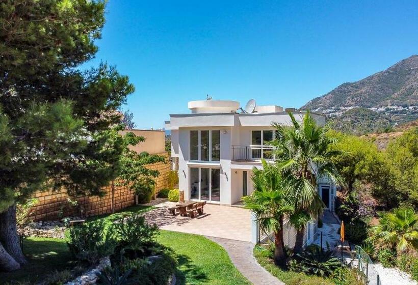 Luxury Villa Sun And Breeze   Salt Water Pool And Bbq