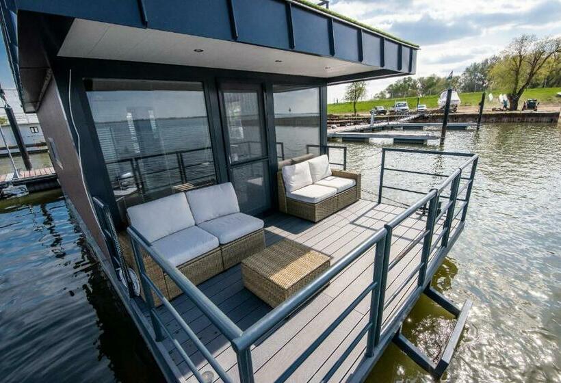 Panoráma úszóház 1