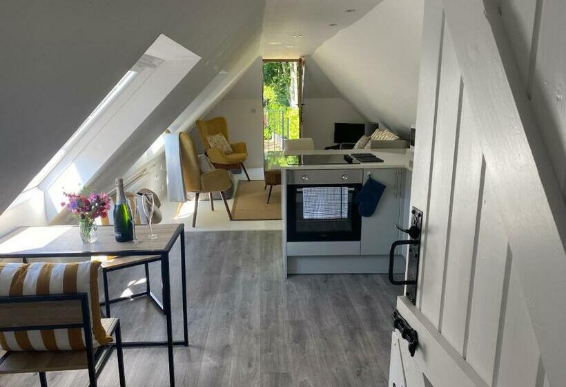 Redford Cottage Annex Situated In The South Downs National Park Offers Excellent Walking And Cycling