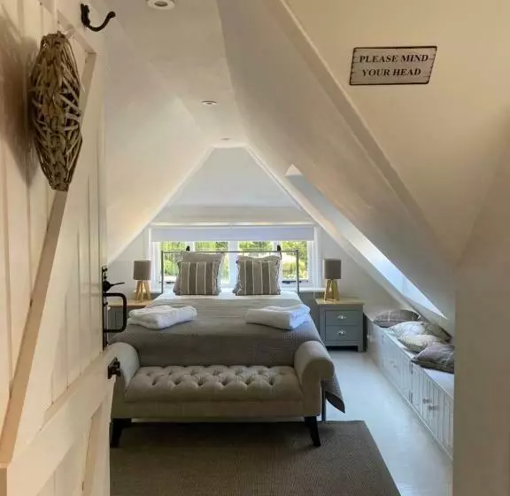 Redford Cottage Annex Situated In The South Downs National Park Offers Excellent Walking And Cycling
