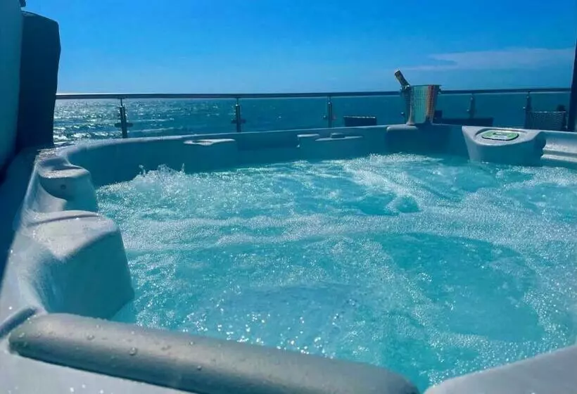 4 Sinclair Bay Lodges