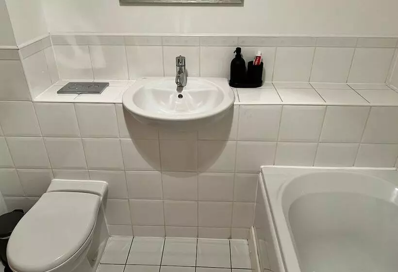 Cosy Flat 2mins Walk From Maidstone Station