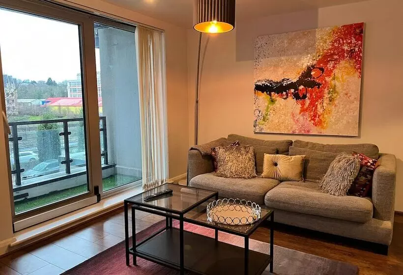 Cosy Flat 2mins Walk From Maidstone Station